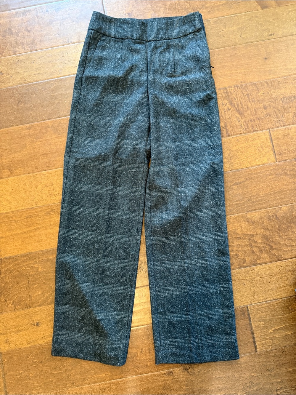 Vero Moda Dark High Waisted Gray Plaid Straight-Leg Trousers